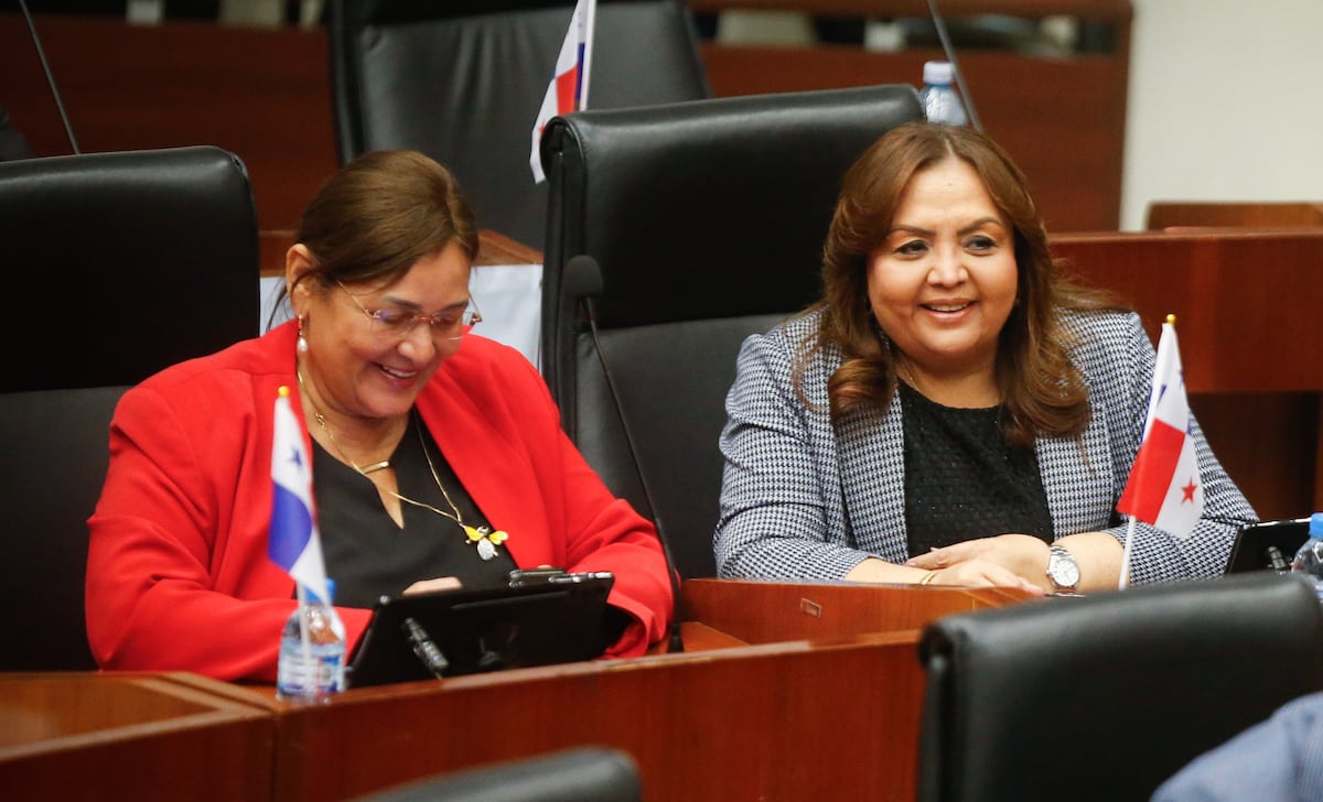 Color en los ‘looks’ de las diputadas en la Asamblea Nacional