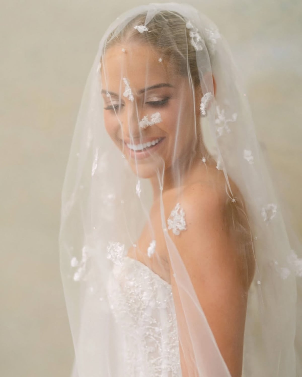 6 fotos de la boda de Ana Gretel Barreiro, hija de la presentadora Jenia Nenzen 