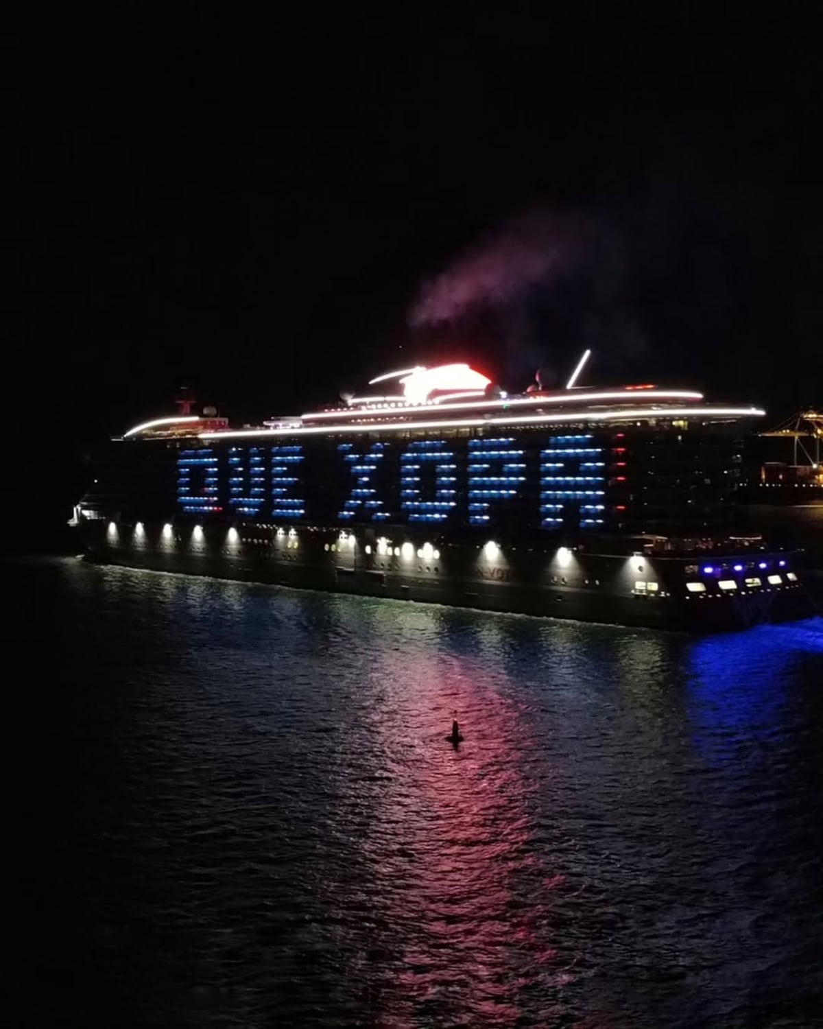 El saludo ‘Qué Xopa’ desde el crucero Brilliant Lady fue idea de la oficial colonense Shivany Donado