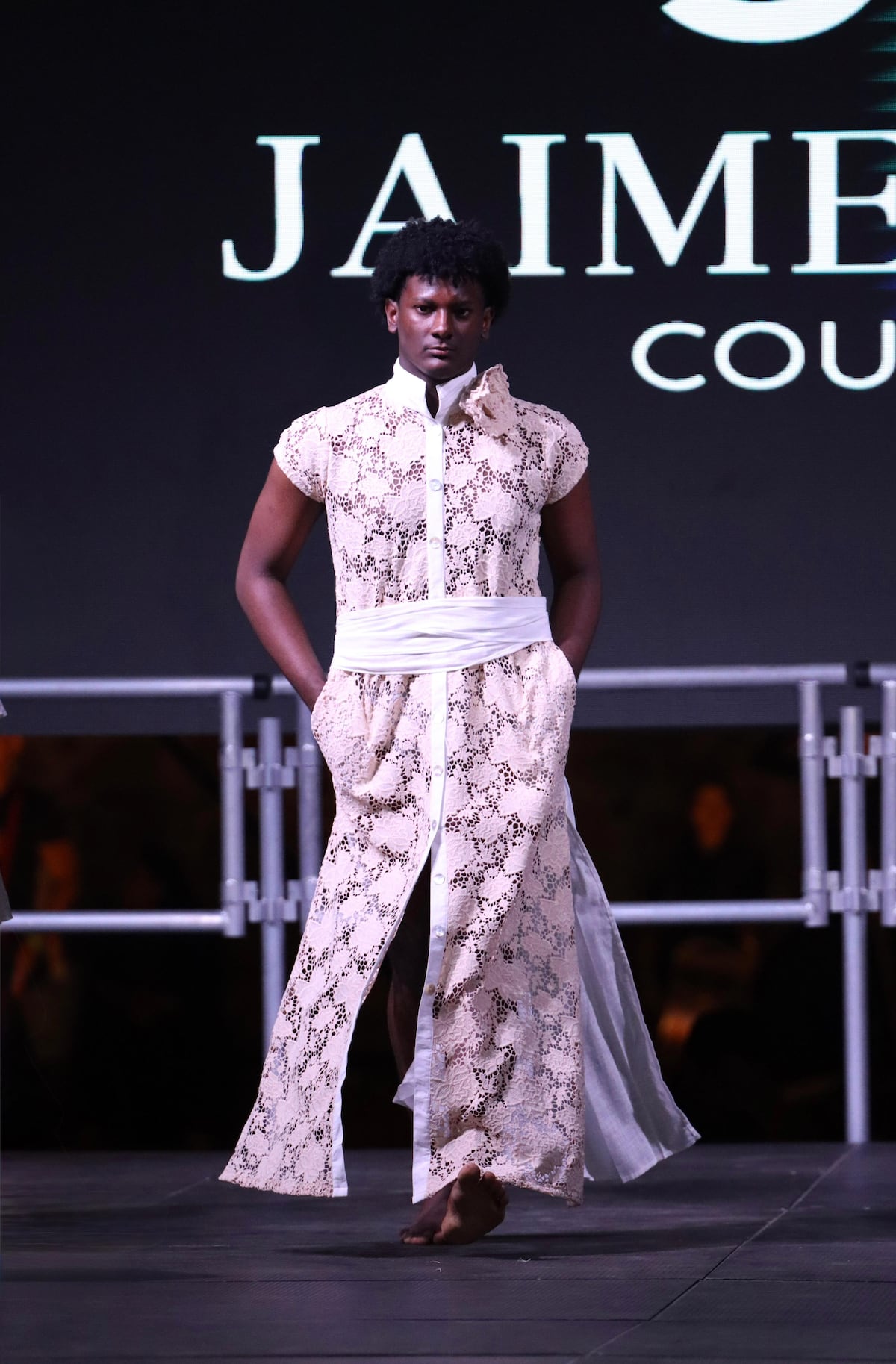 El diseñador Jaime Luna y su nueva colección trabajada con materiales recuperados y talento universitario