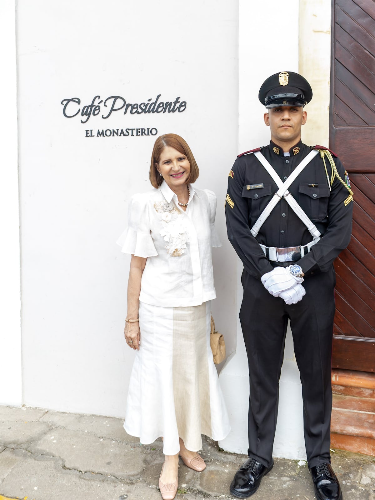 De blanco y encaje: los trajes de las primeras damas de Panamá en su reunión en Casco Antiguo