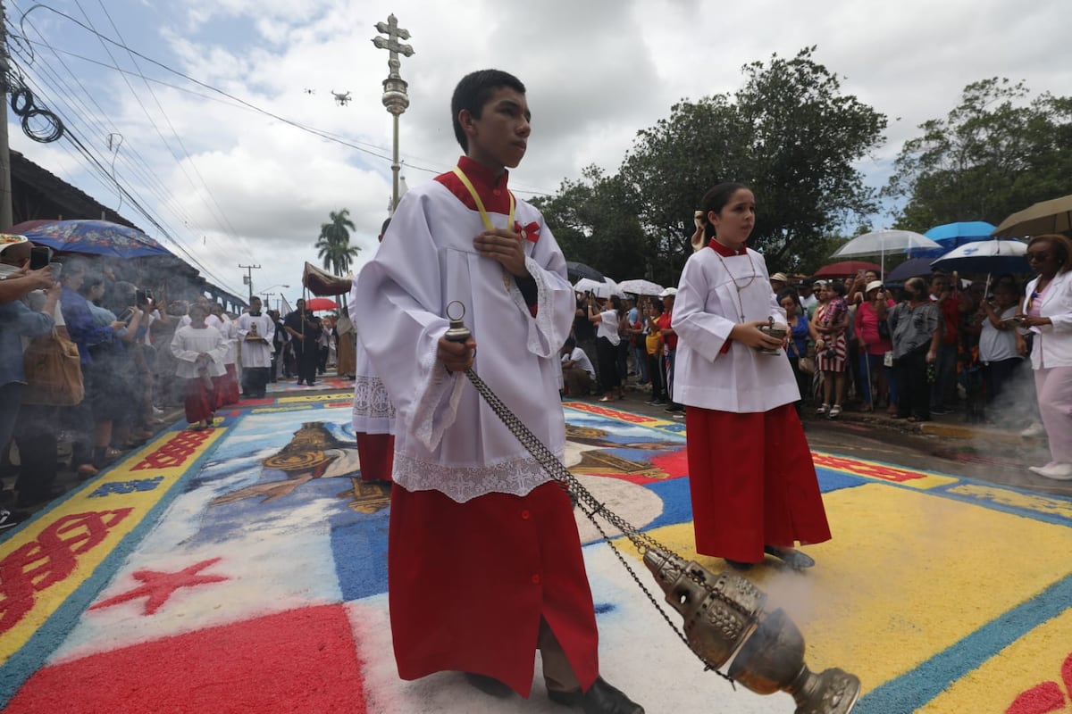 Imágenes de la danza del Corpus Christi en La Villa de Los Santos