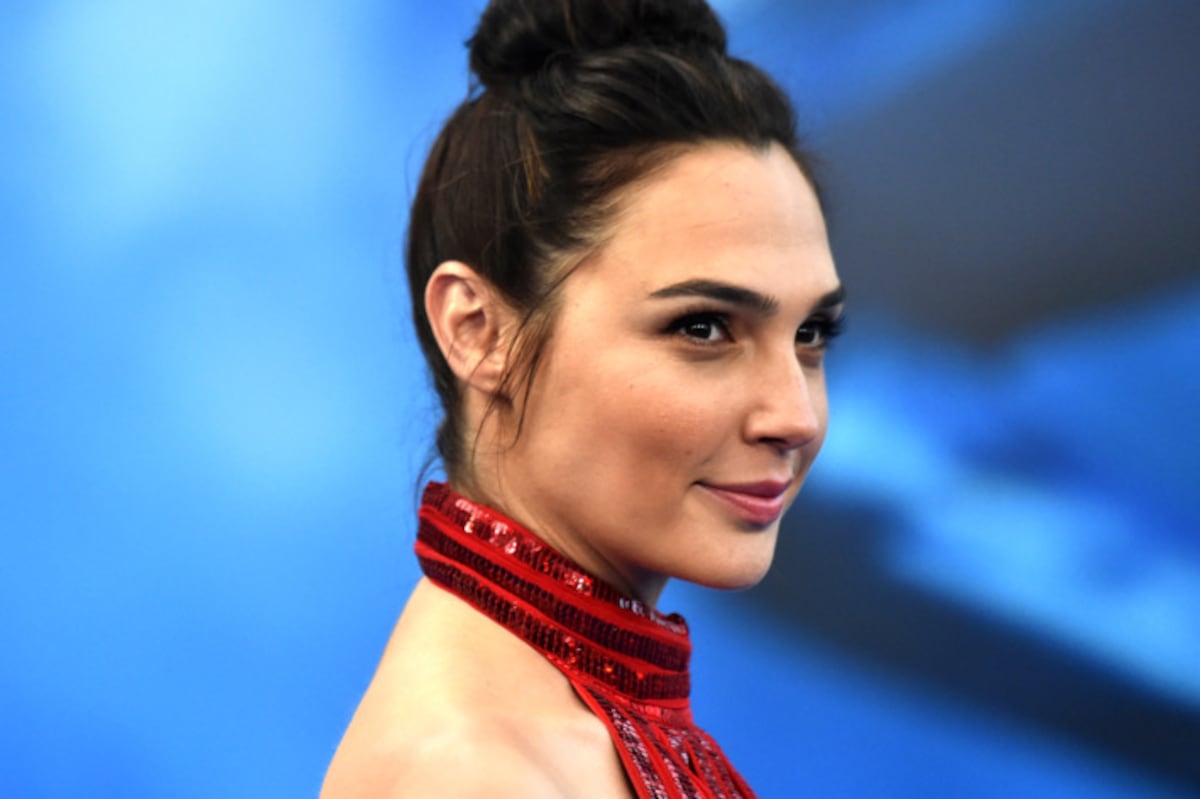 La actriz Gal Gadot revela que enfrentó un coágulo cerebral durante su cuarto embarazo
