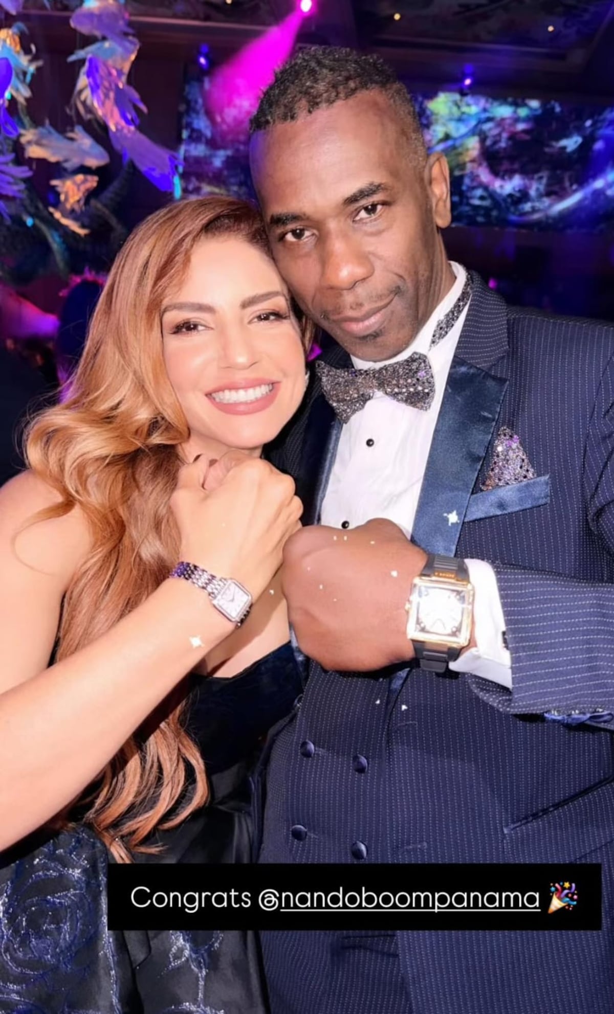 El ‘look’ de Nando Boom en los Premios Lo Nuestro: tuxedo con corbatín de lentejuelas