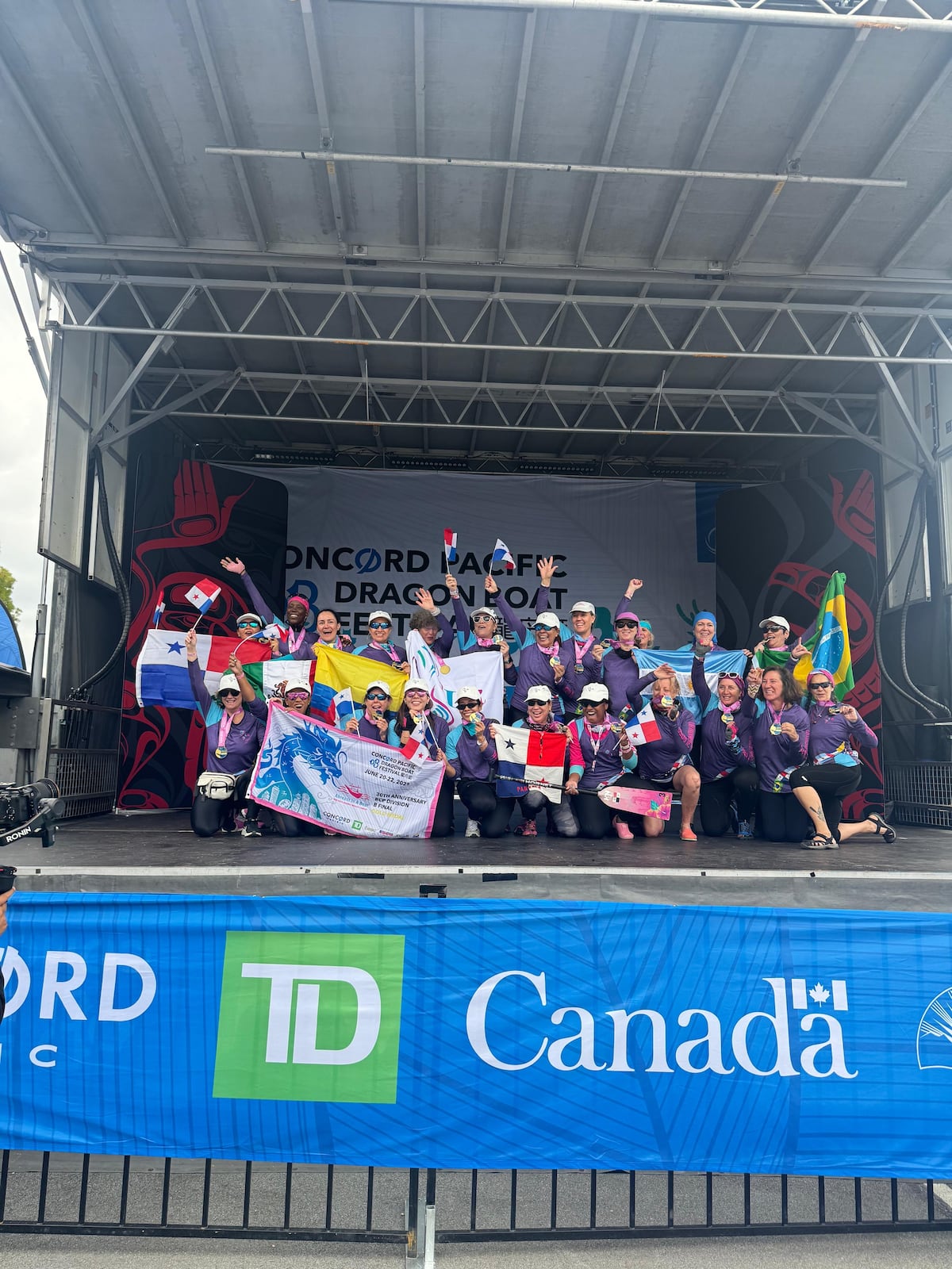 Cuando Latinoamérica rema unida: Pink Warriors de Panamá, junto a otras mujeres latinas, ganan oro en festival mundial en Canadá