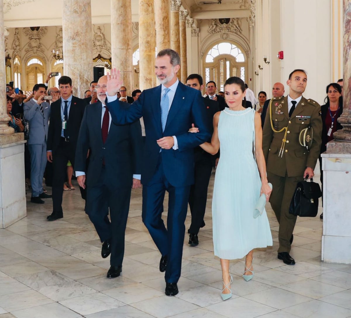 Las lecciones de estilo veraniego de la reina Letizia en Cuba