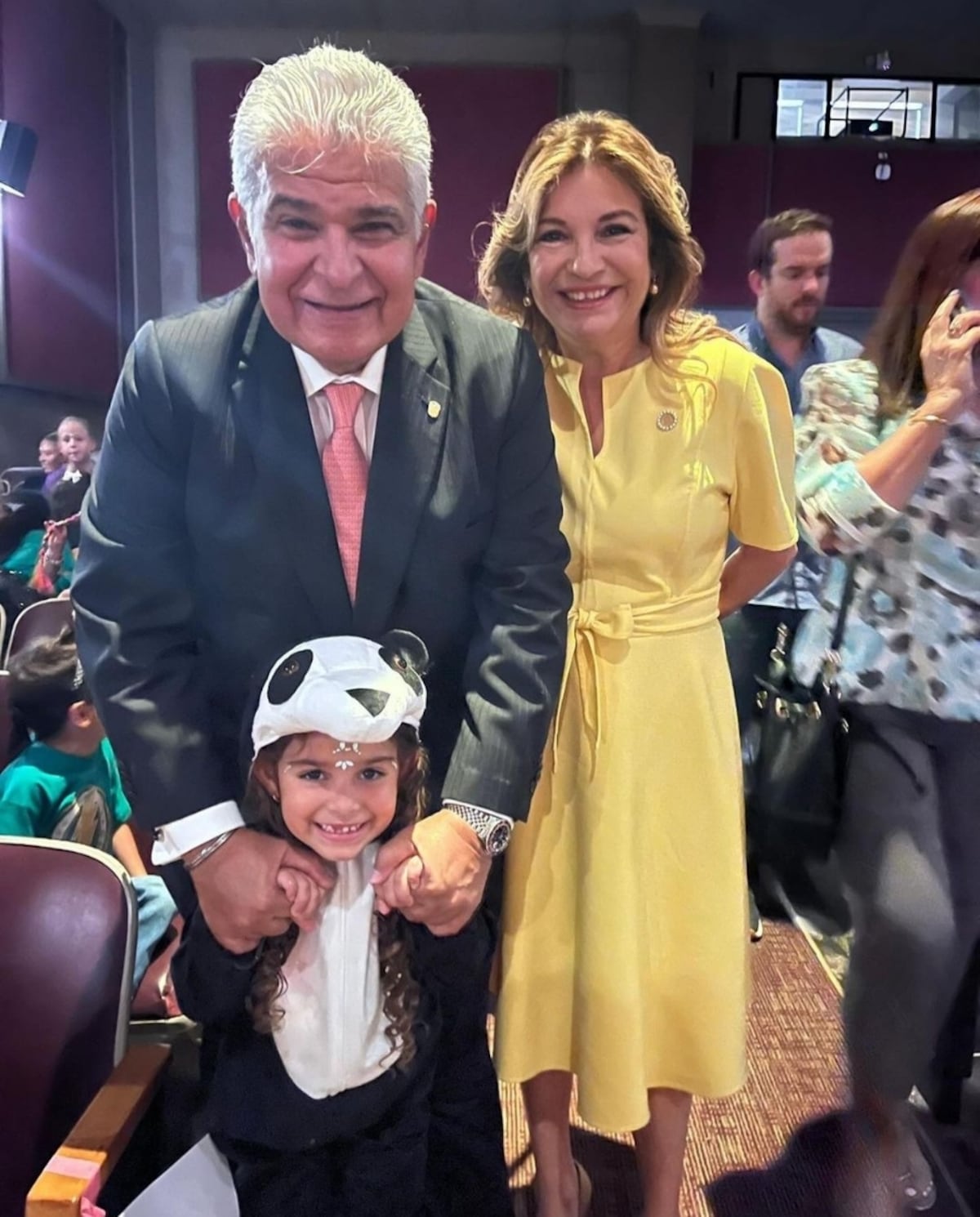 El presidente José Raúl Mulino celebra el cumpleaños de una de sus nietas