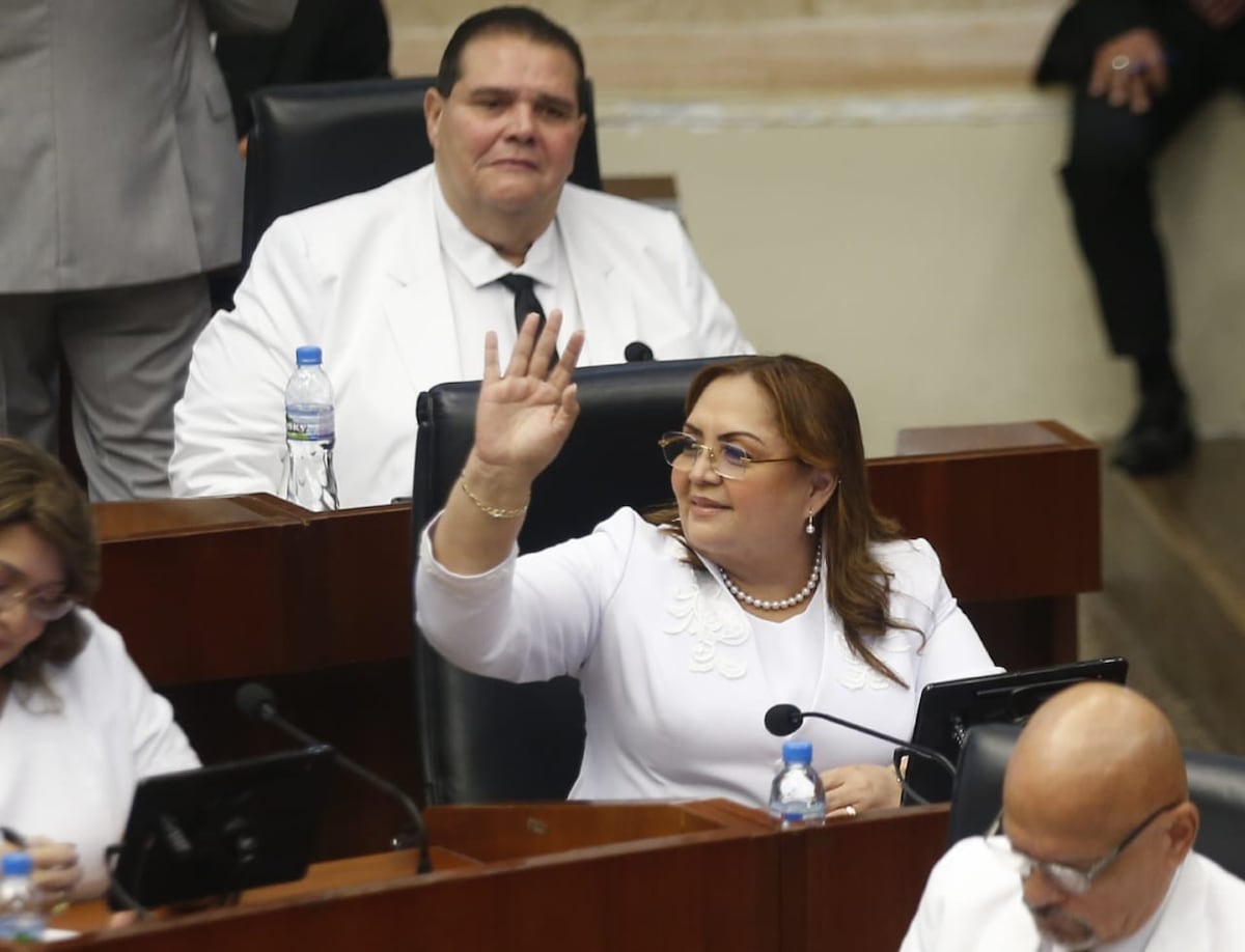 De blanco en la Asamblea Nacional: los looks de las diputadas panameñas