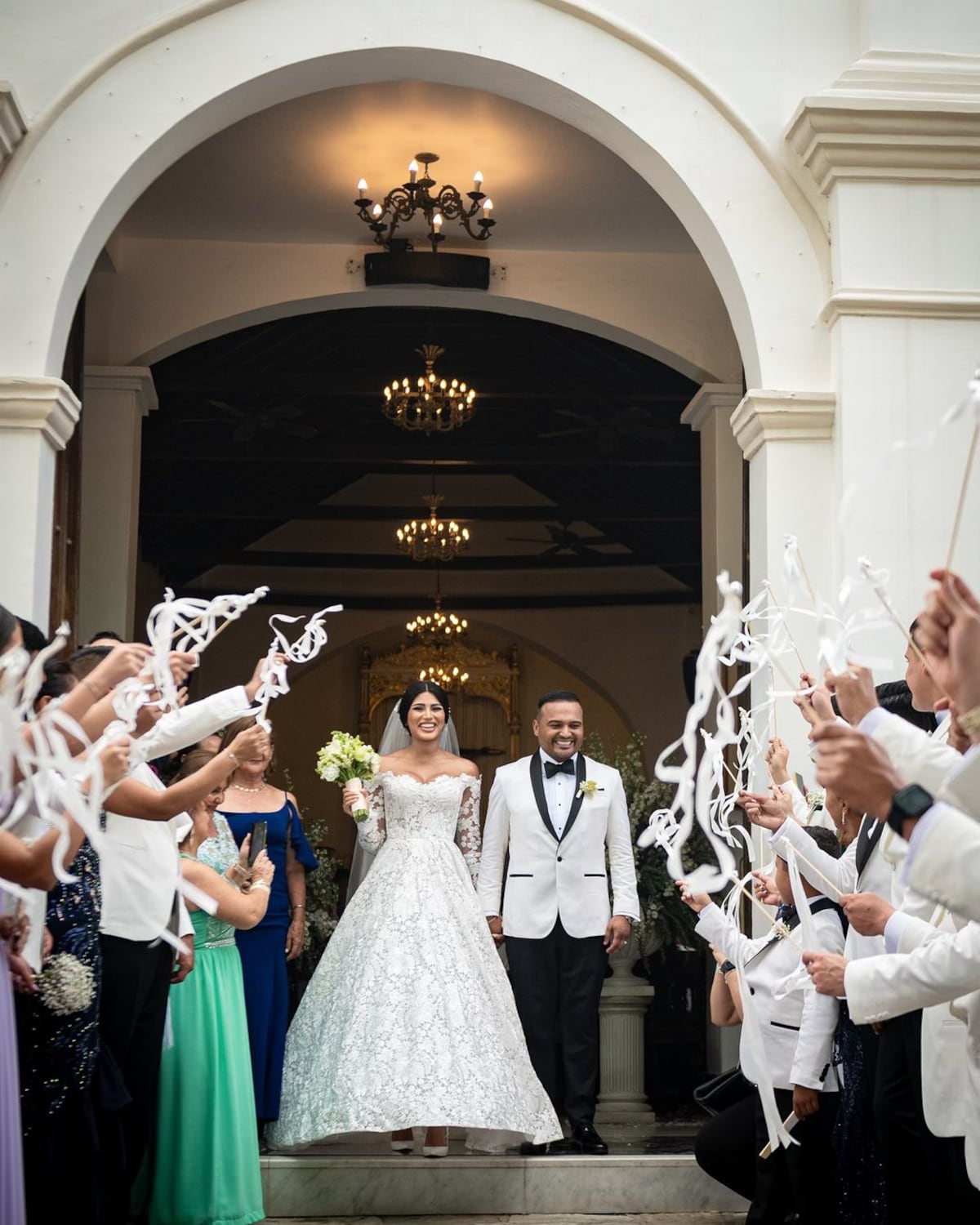 La boda por la iglesia de Sthefany Gutiérrez, Miss Venezuela 2017, con el empresario Jorge Silva