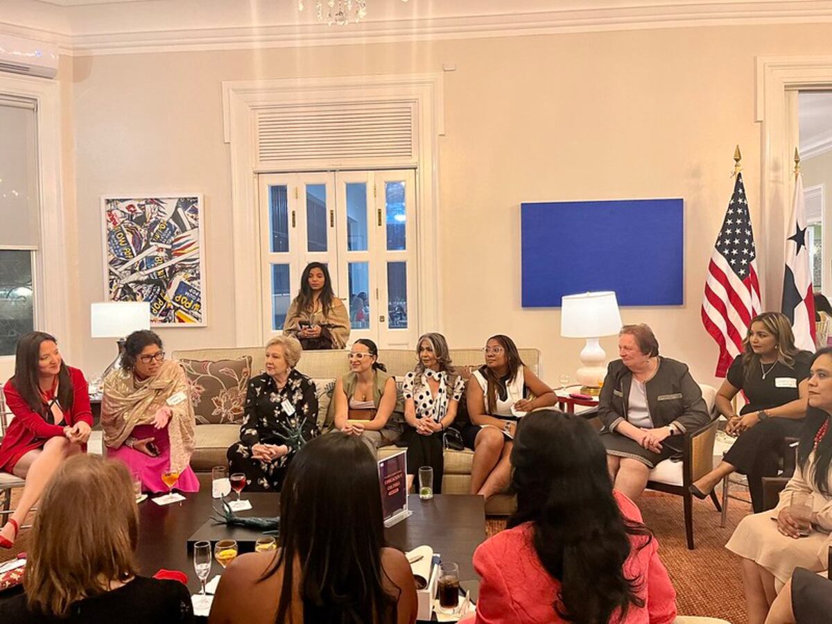 Networking entre mujeres en la residencia de la embajadora de Estados Unidos