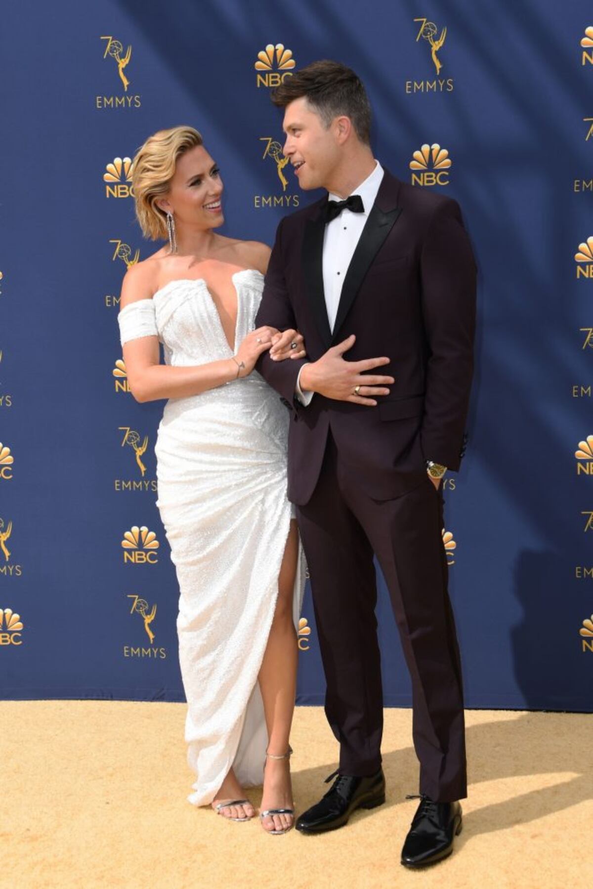 A los premios Emmy, bien acompañado