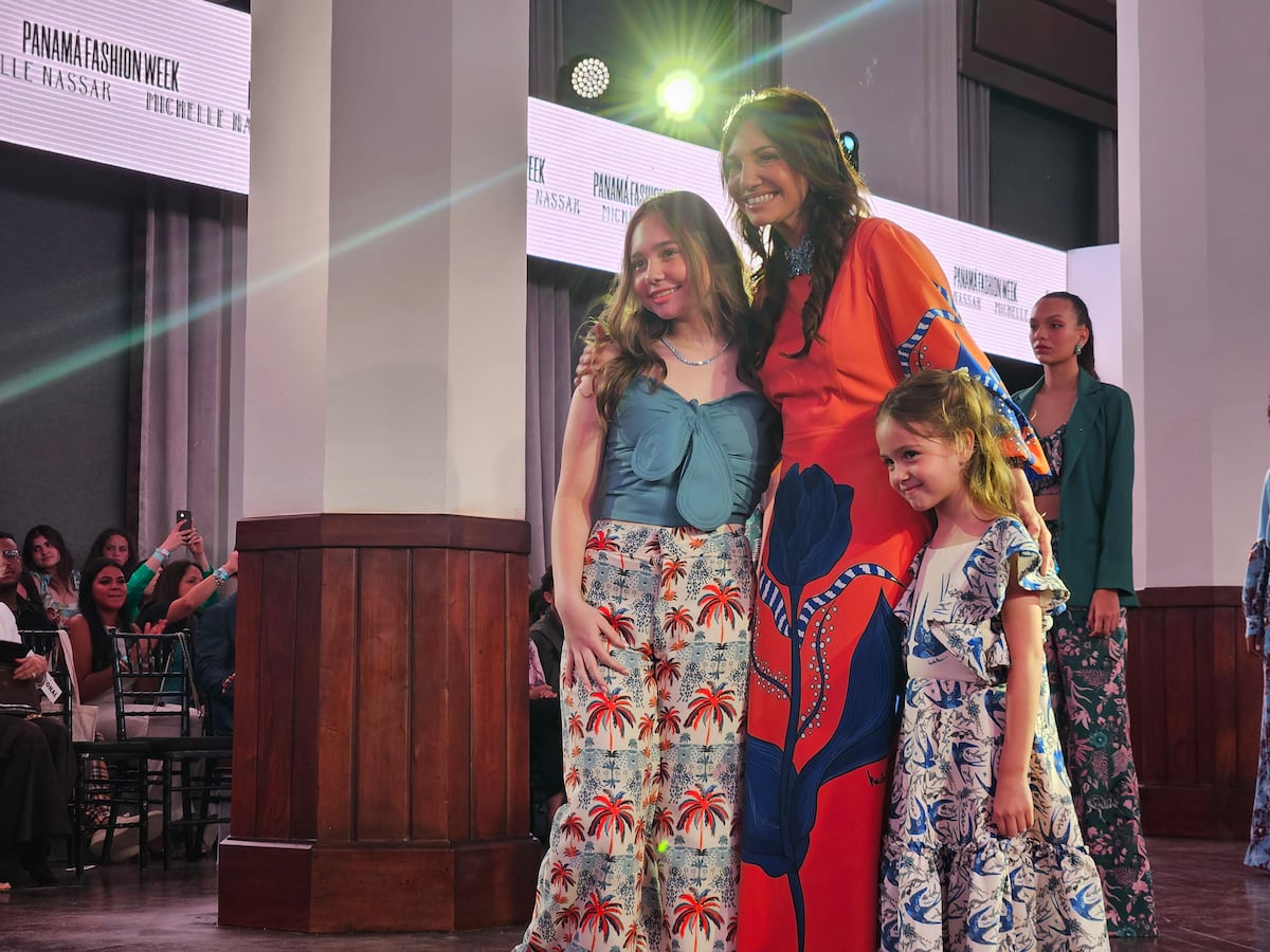 Flores y vegetación en los estampados de Michelle Nassar en Panamá Fashion Week