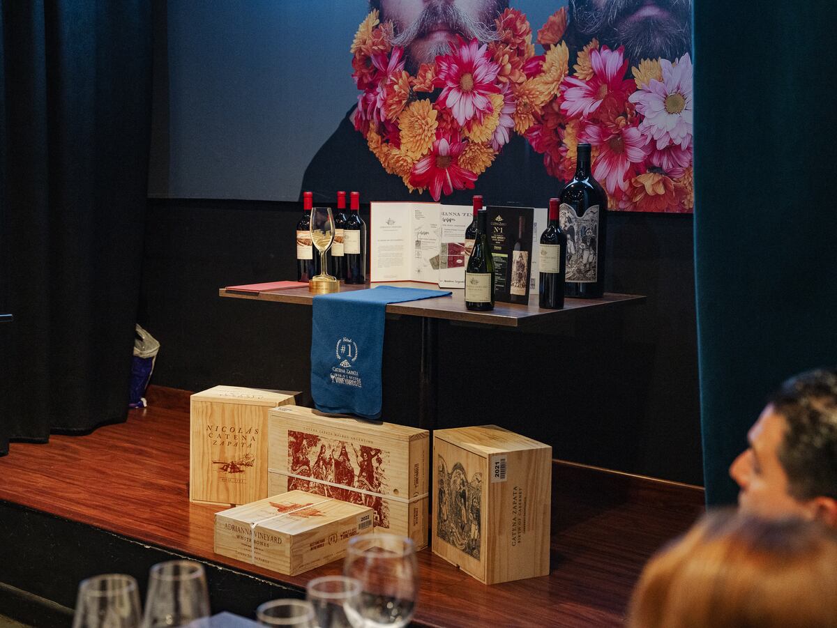 Vino, arte y una historia para descorchar