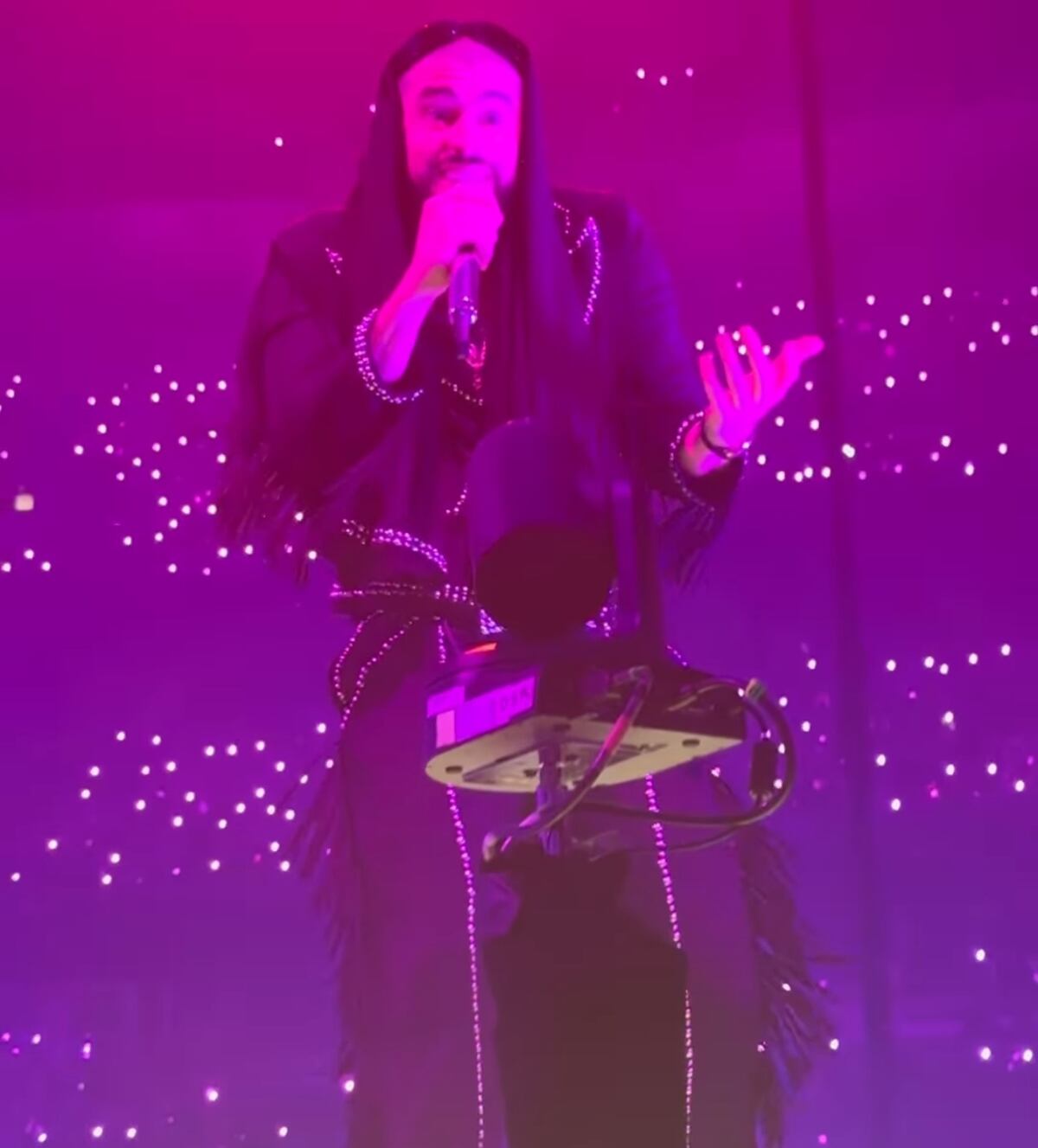 ‘No pensé que me iba a reconocer’: El emotivo reencuentro de Bad Bunny con una ex compañera de secundaria