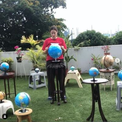 200 días y 500 noches con 12 globos terráqueos