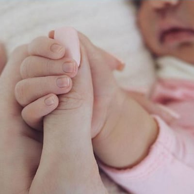 Kylie Jenner presenta a su bebé