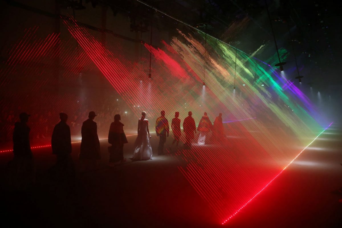 Burberry rinde homenaje a la comunidad gay en su último desfile