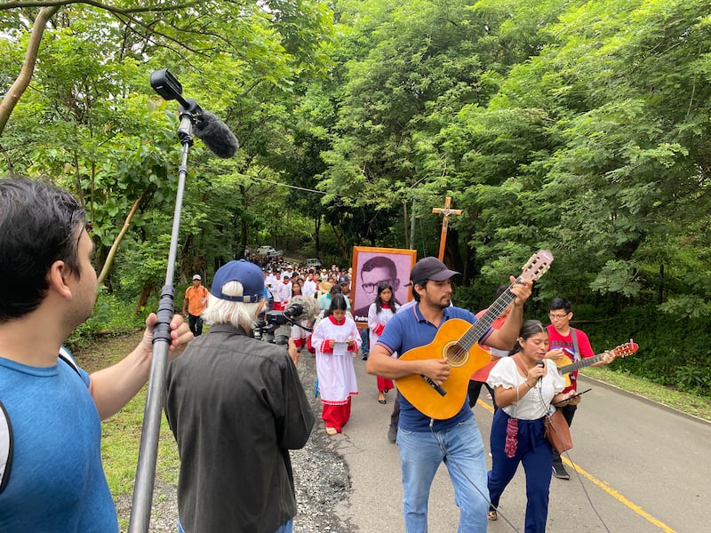 ‘El Santo de Santa Fe’: un documental que reconstruye la historia y el legado del padre Héctor Gallego