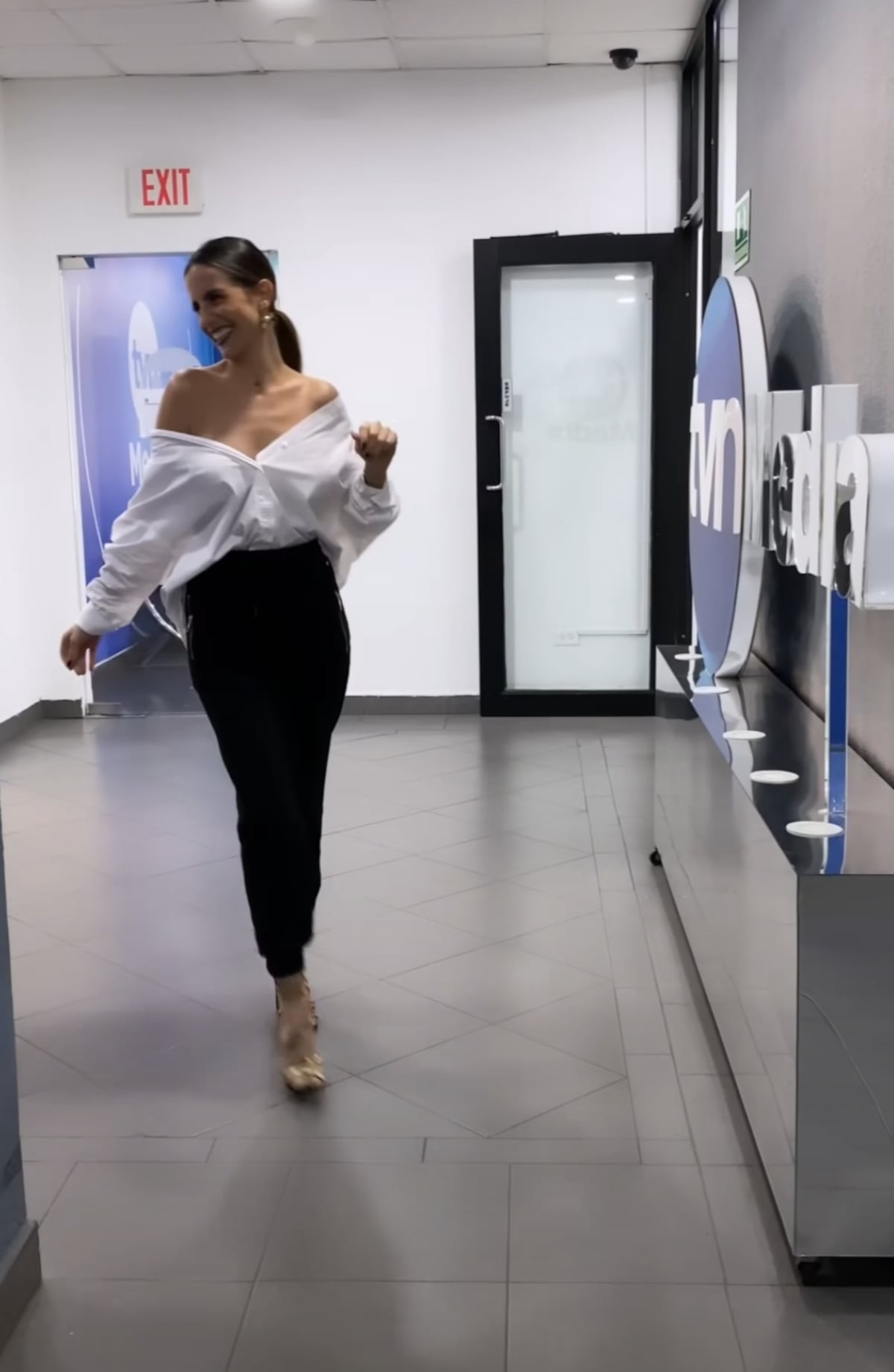 Andrea Pérez Meana y su sensual look creado con la camisa de su novio