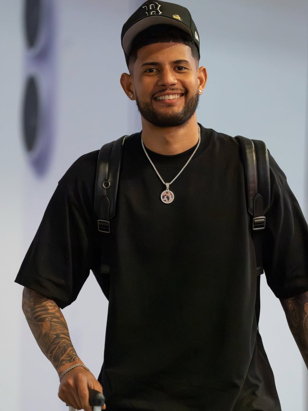 Los jeans brillantes de Kadir Barría y el suéter de diseñador de Coco Carrasquilla: El estilo de la Sele en su llegada a Sudáfrica