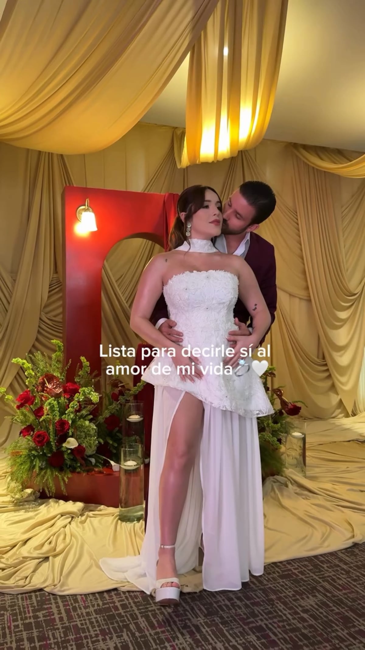 Mollie y su vestido de novia diseñado en Panamá con 100 horas de bordado a mano