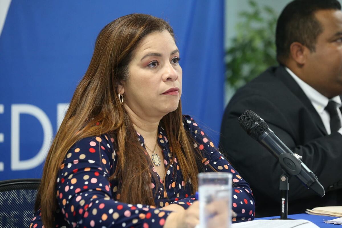 Mujeres en la política: ‘Quedándonos fuera no cambiaremos nada’