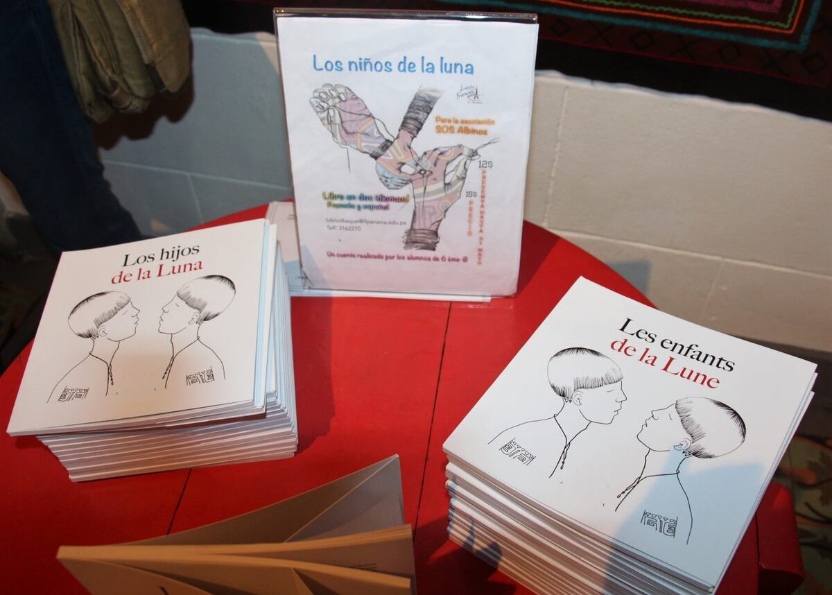Niños en Panamá presentan libro de cuentos sobre los gunas albinos