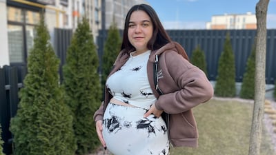 "Voy a tener tantos bebés como mi cuerpo aguante": cómo la guerra empuja a las mujeres a convertirse en vientres de alquiler en Ucrania