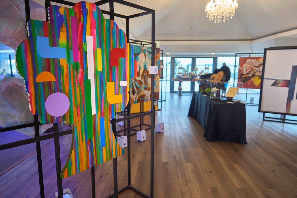 Omar Alfanno y Luis Enrique se unieron en el escenario a favor de la niñez en Panamá