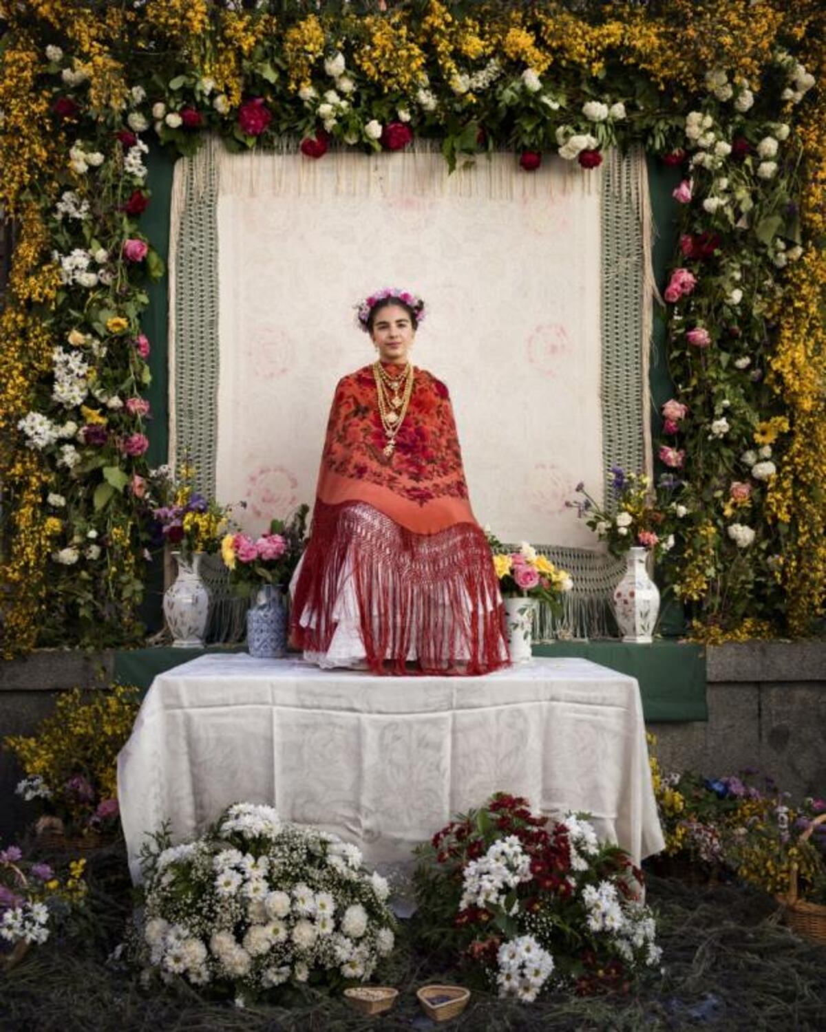 Las Mayas de España, en un altar de flores