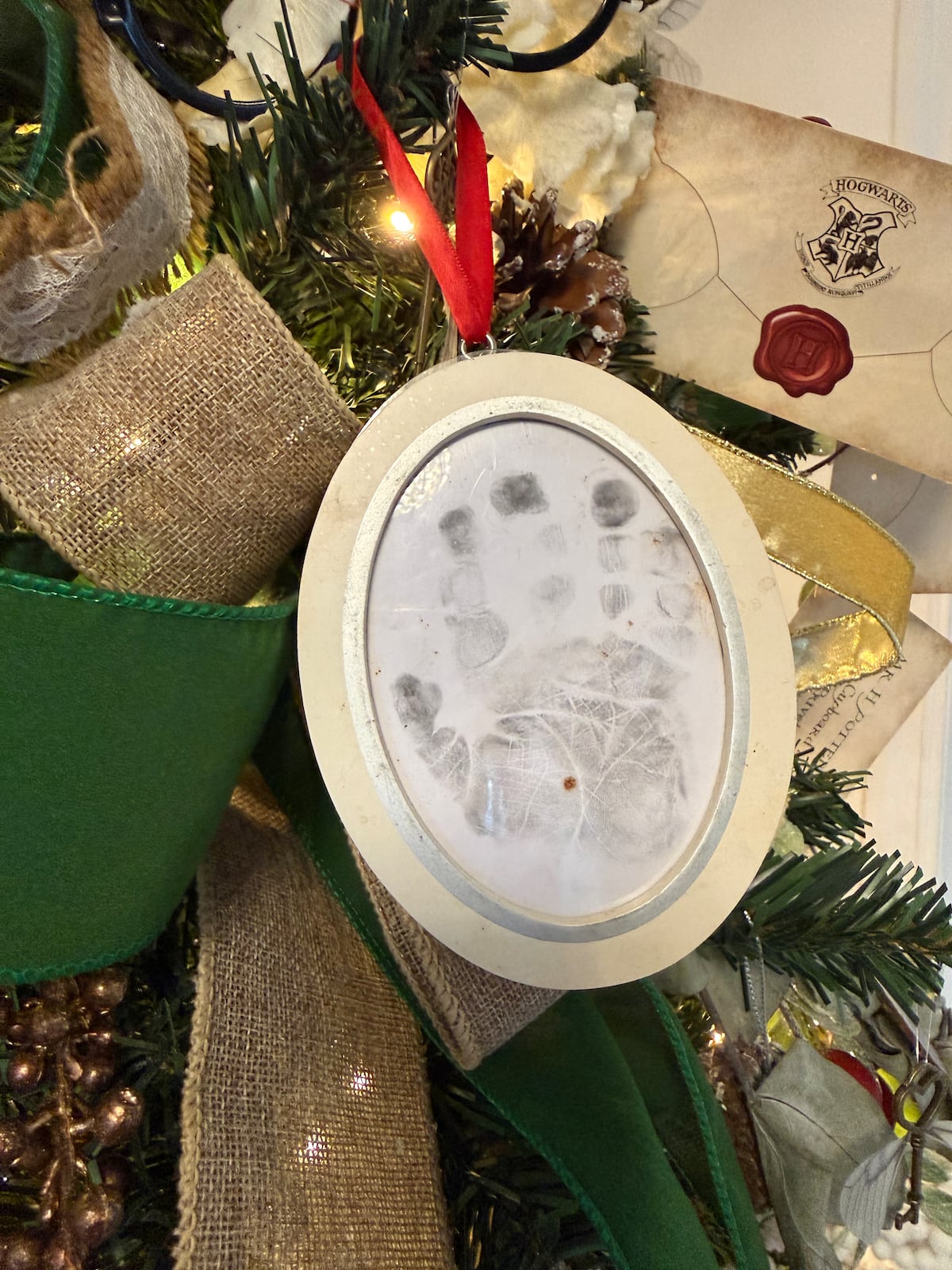 Entre ornamentos mágicos y recuerdos familiares: la decoración navideña de Nicolle Ferguson