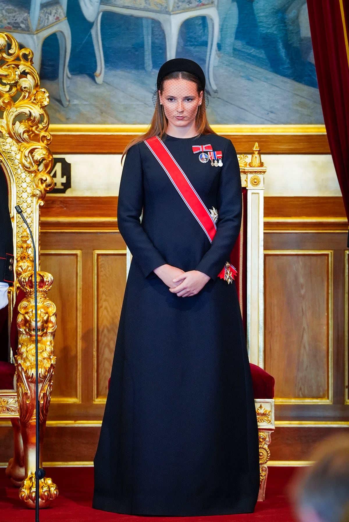 Haakon VIII jura como nuevo rey de Noruega ante el Parlamento