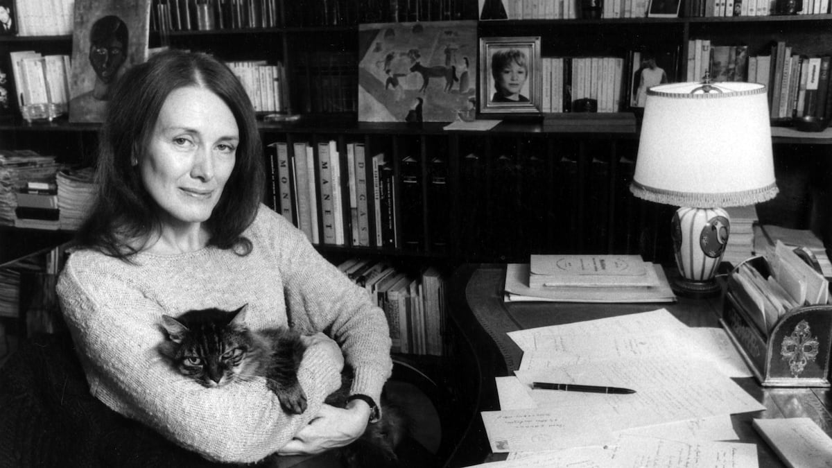 “Las mujeres que murieron por un aborto ilegal se merecen un monumento”: la traumática experiencia que le cambió la vida a la Nobel de Literatura Annie Ernaux