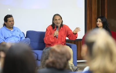 El fotógrafo Alexander Arosemena de La Prensa comparte su experiencia en fotoperiodismo con estudiantes de la USMA