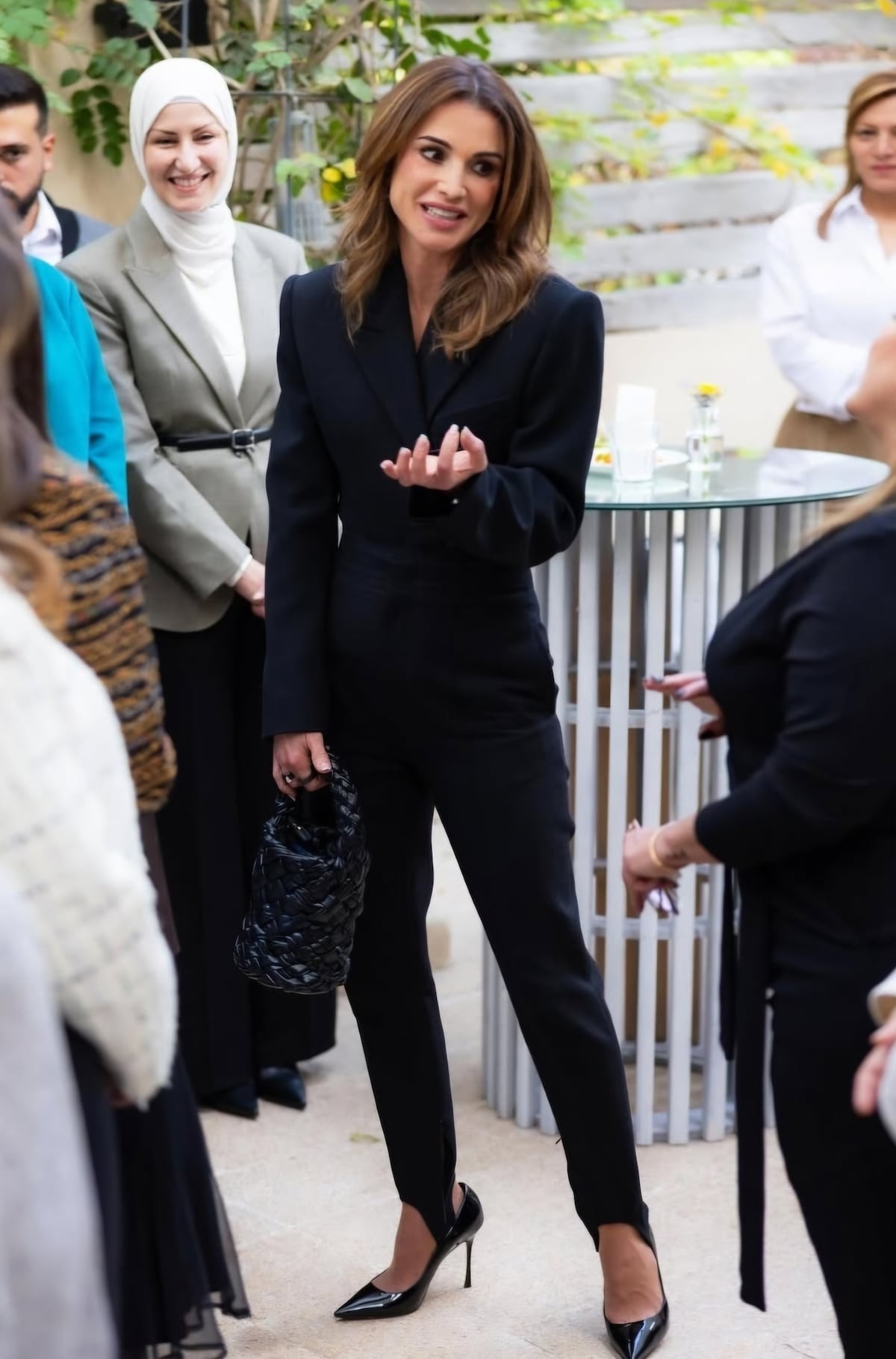 Elegancia minimalista y sofisticación: looks monocromáticos para la oficina