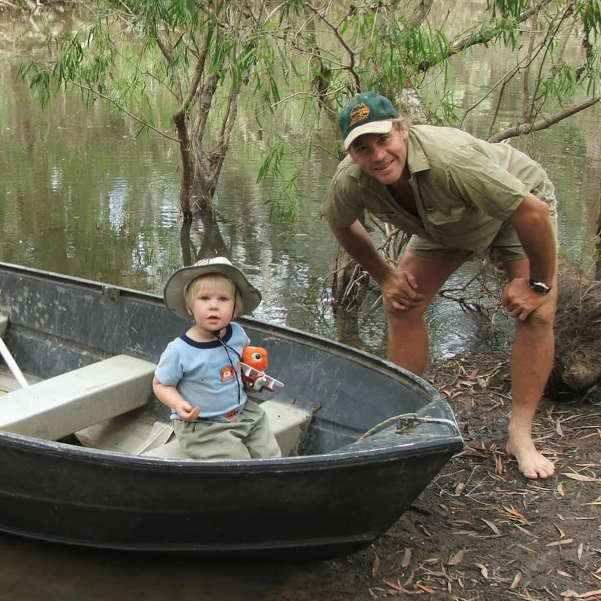 Robert, el hijo de Steven Irwin, se quita casi todo (menos el amor por los animales) en una nueva campaña para Bonds