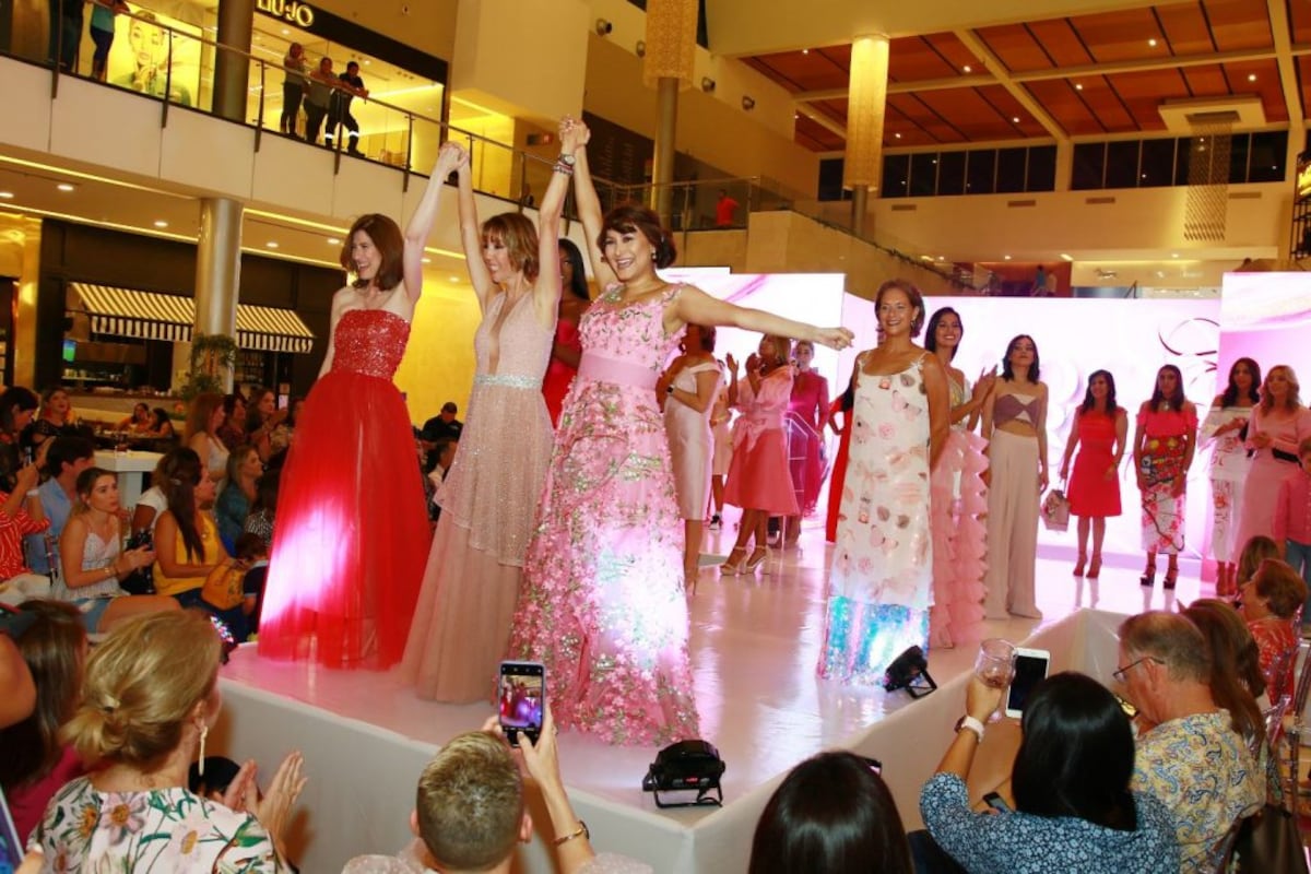 Pasarela rosa de Fundayuda, con sobrevivientes de cáncer de mama
