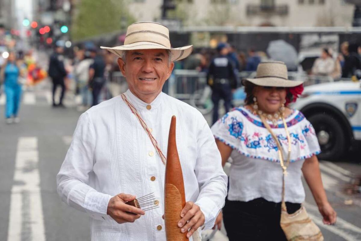 Bandas, conjuntos folclóricos y reinas: panameños desfilan en el Día de la Hispanidad en Nueva York
