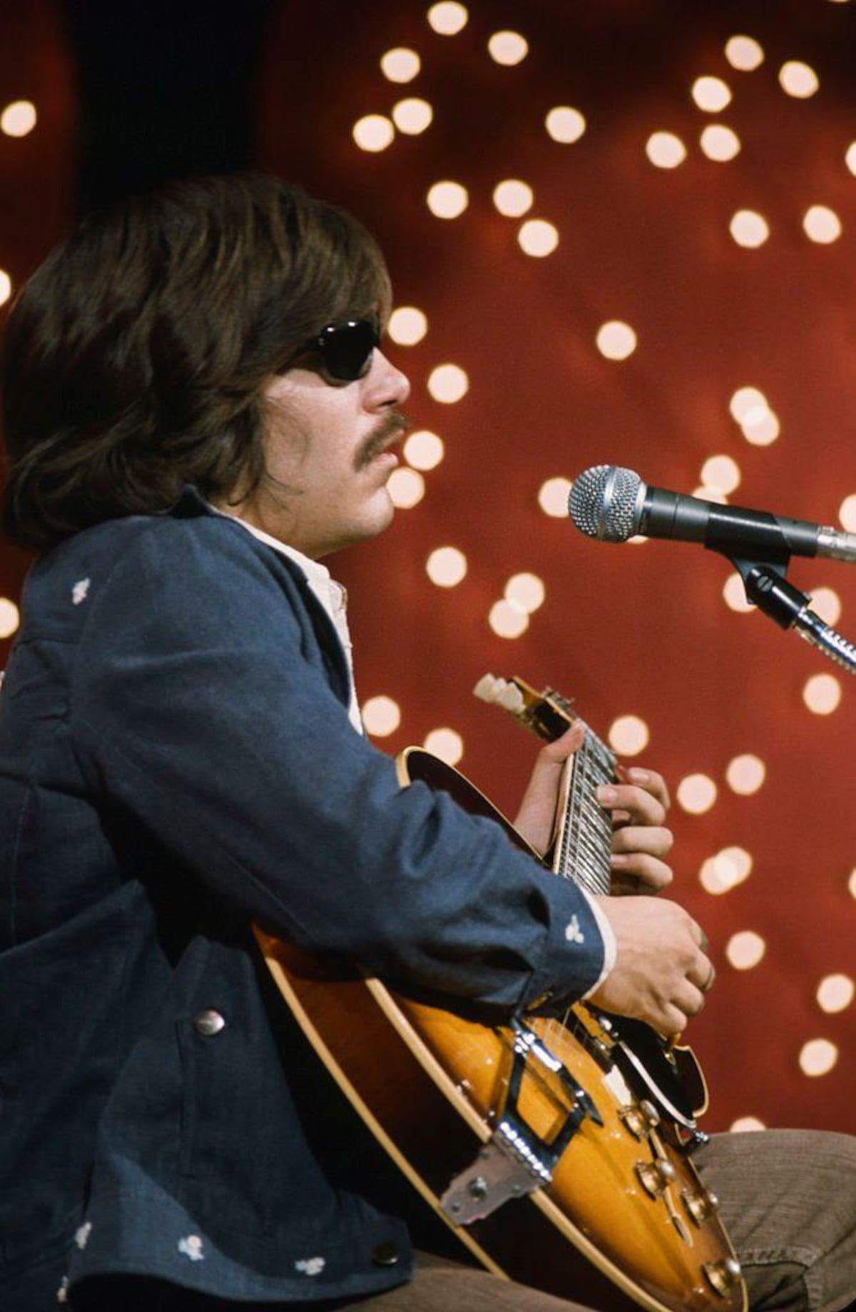 La historia detrás de “Feliz Navidad” de José Feliciano, la canción festiva más exitosa escrita por un artista latino