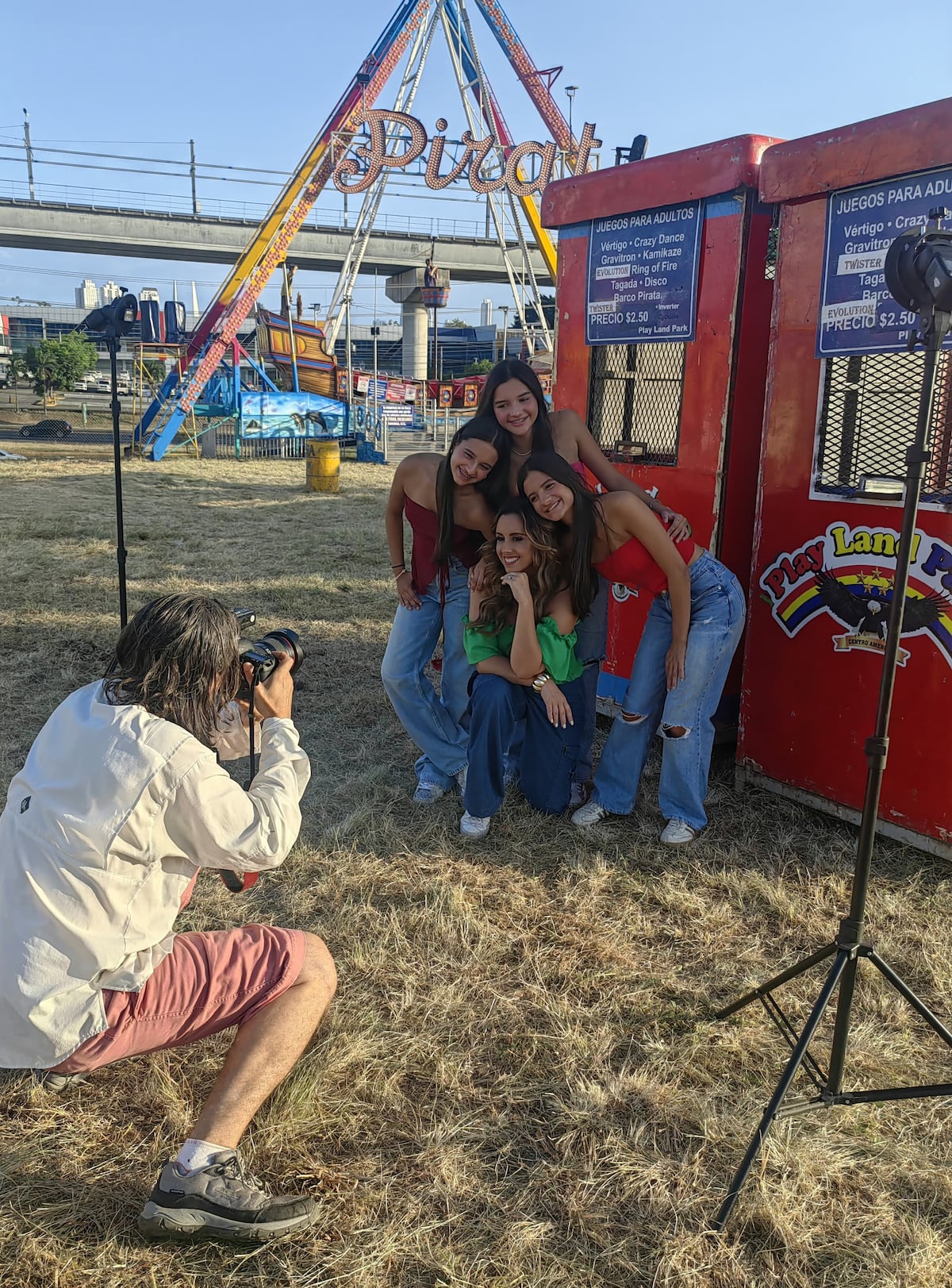 Así fue la sesión de fotos de Michelle Simons y sus hijas para la portada de ELLAS en Play Land Park