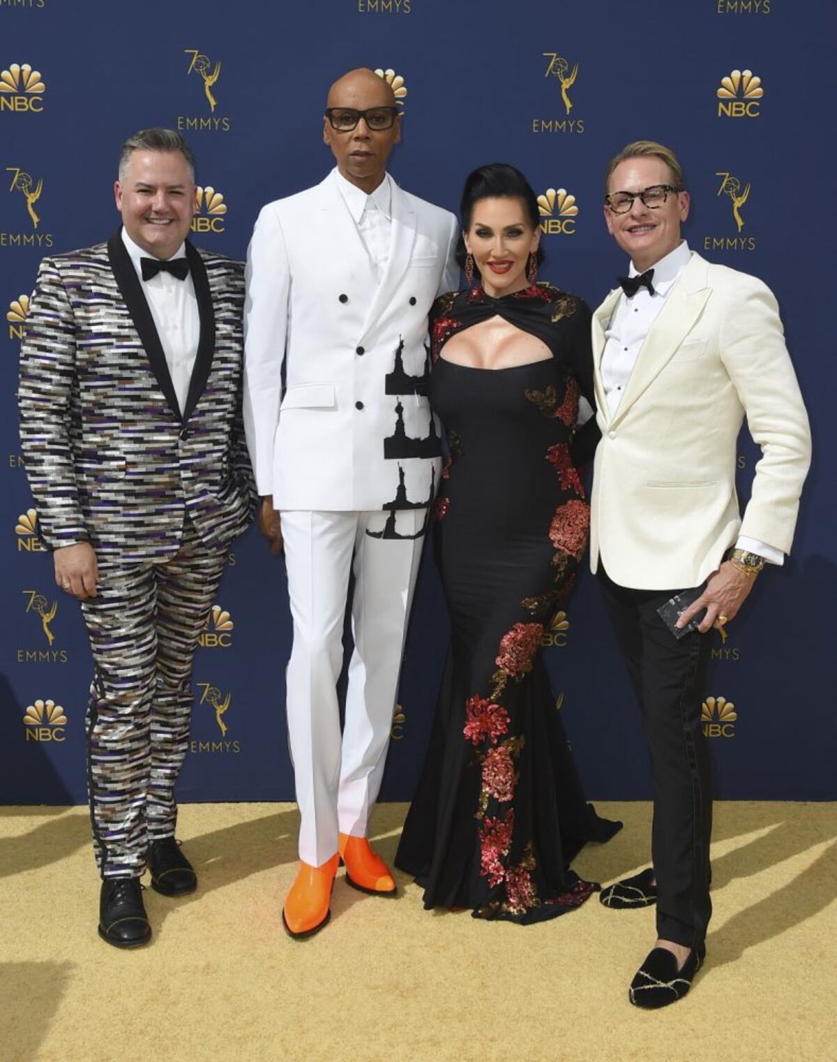 A los premios Emmy, bien acompañado