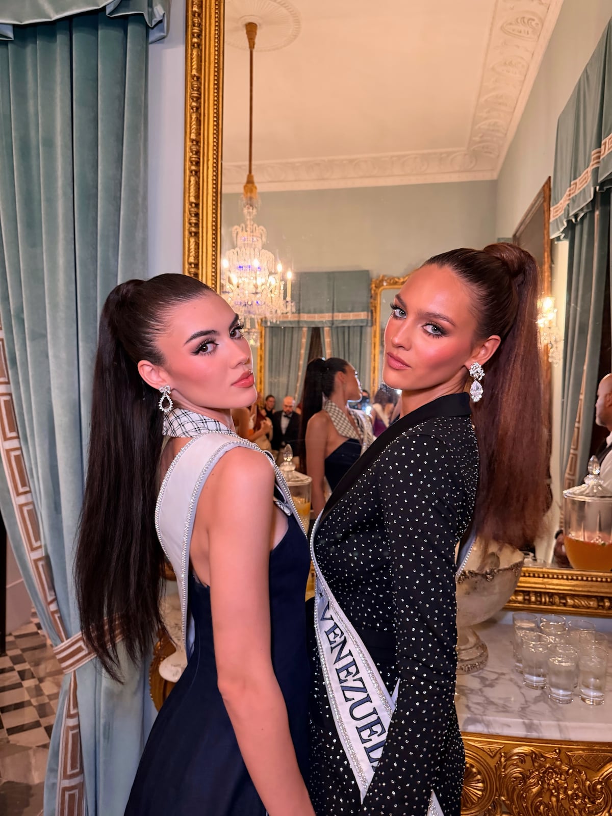 Miss Panamá y Miss Venezuela, las dos latinas más altas en Miss Universo, posan juntas en Puerto Rico