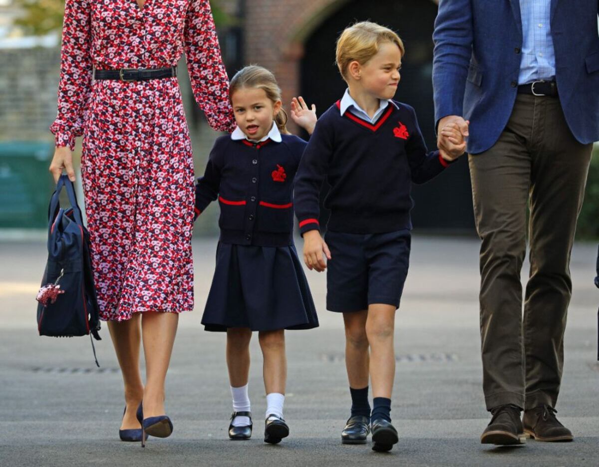 Las imágenes del primer día de escuela de la princesa Charlotte