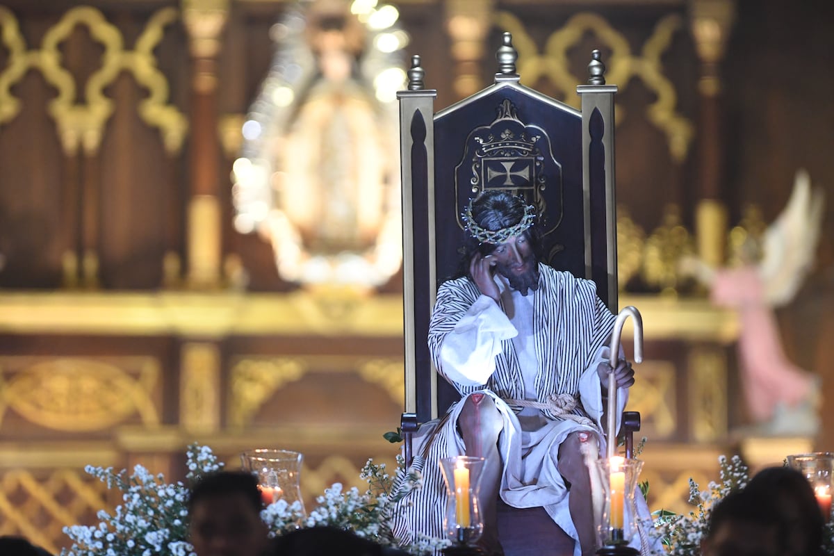 (Galería) Procesión de la Hermandad del Cristo Pobre en el Casco Antiguo