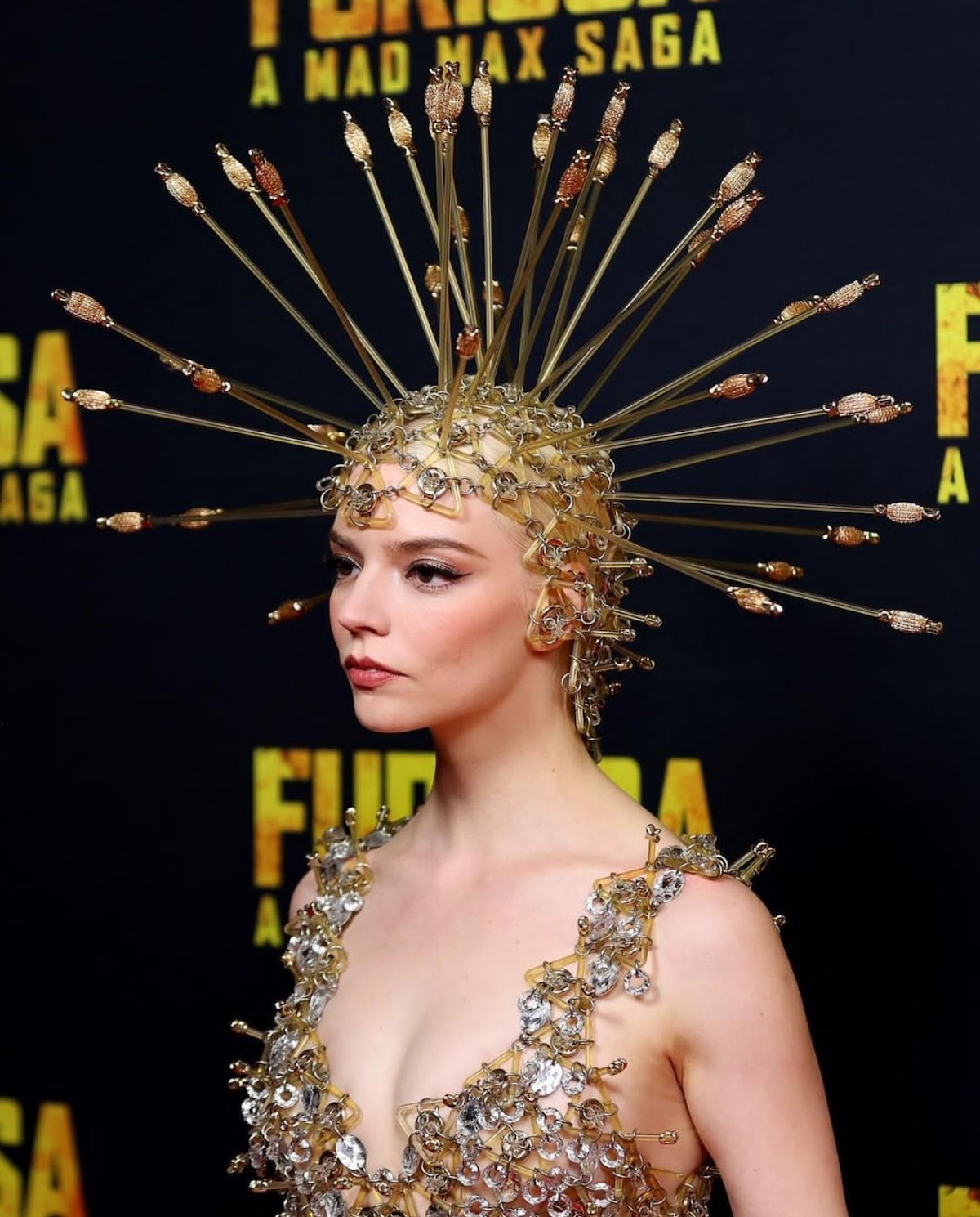 Diosa post-apocalíptica: el vestido sin tela y con púas de Anya Taylor-Joy creado hace 28 años