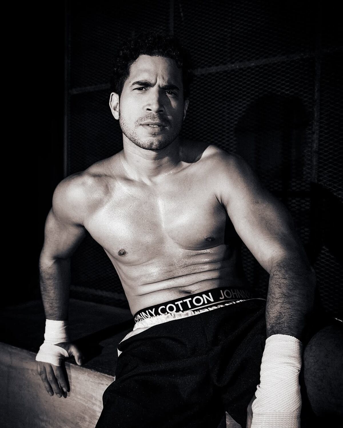 Con guantes y shorts deportivos: Así lucieron los actores panameños Diego de Obaldía y Elmis Castillo en una campaña de ropa interior