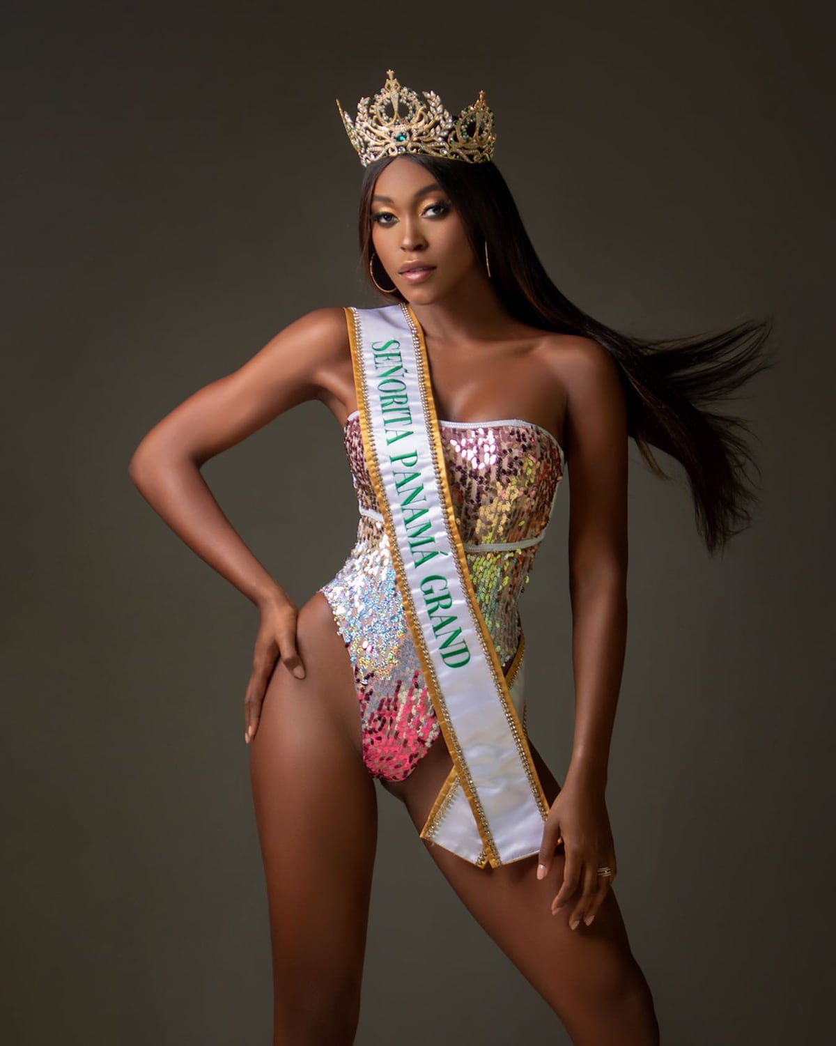 La modelo panameña Katie Caicedo anuncia su embarazo