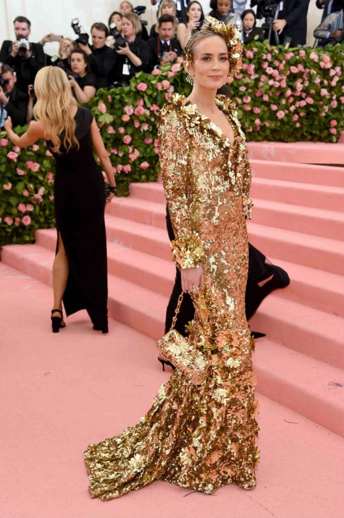 Excentricidad y atuendos teatrales en la gala del Met