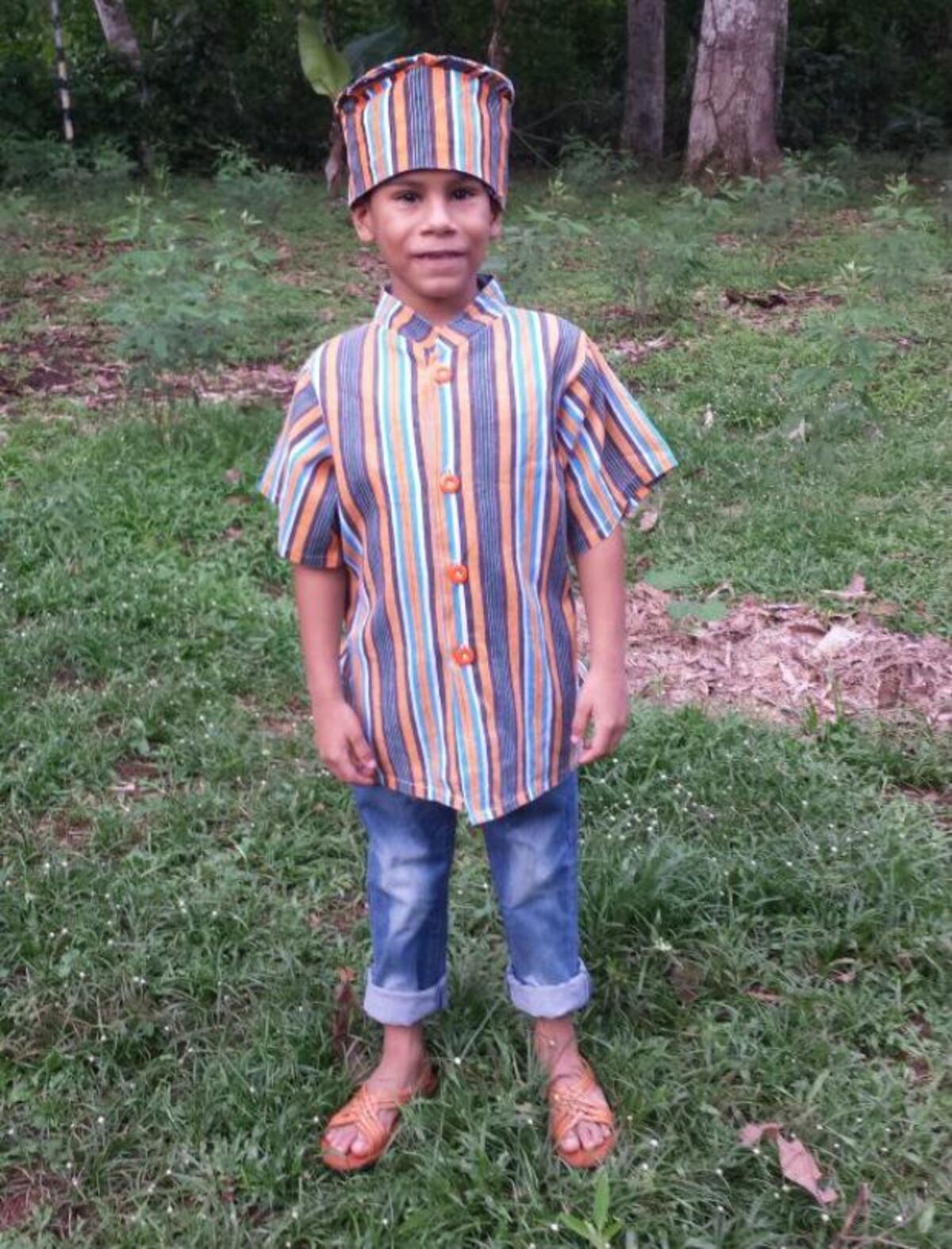 Más niños y jóvenes se visten para celebrar la etnia negra