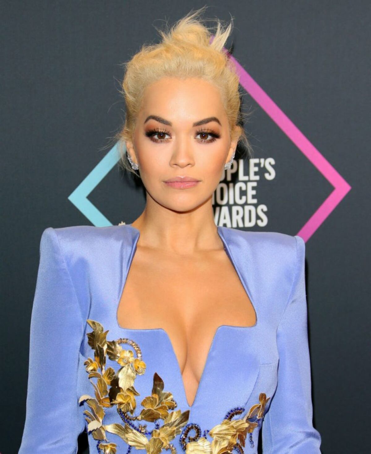 11 recogidos ‘despeinados’ para verte más joven